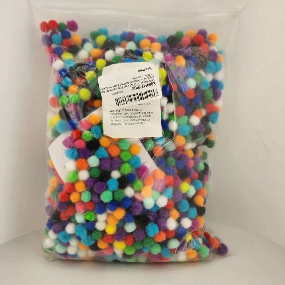 Carl & Kay Mini PomPoms 1 cm size 1800 pack - Fuzzy Poms in 17 Colors for Crafts